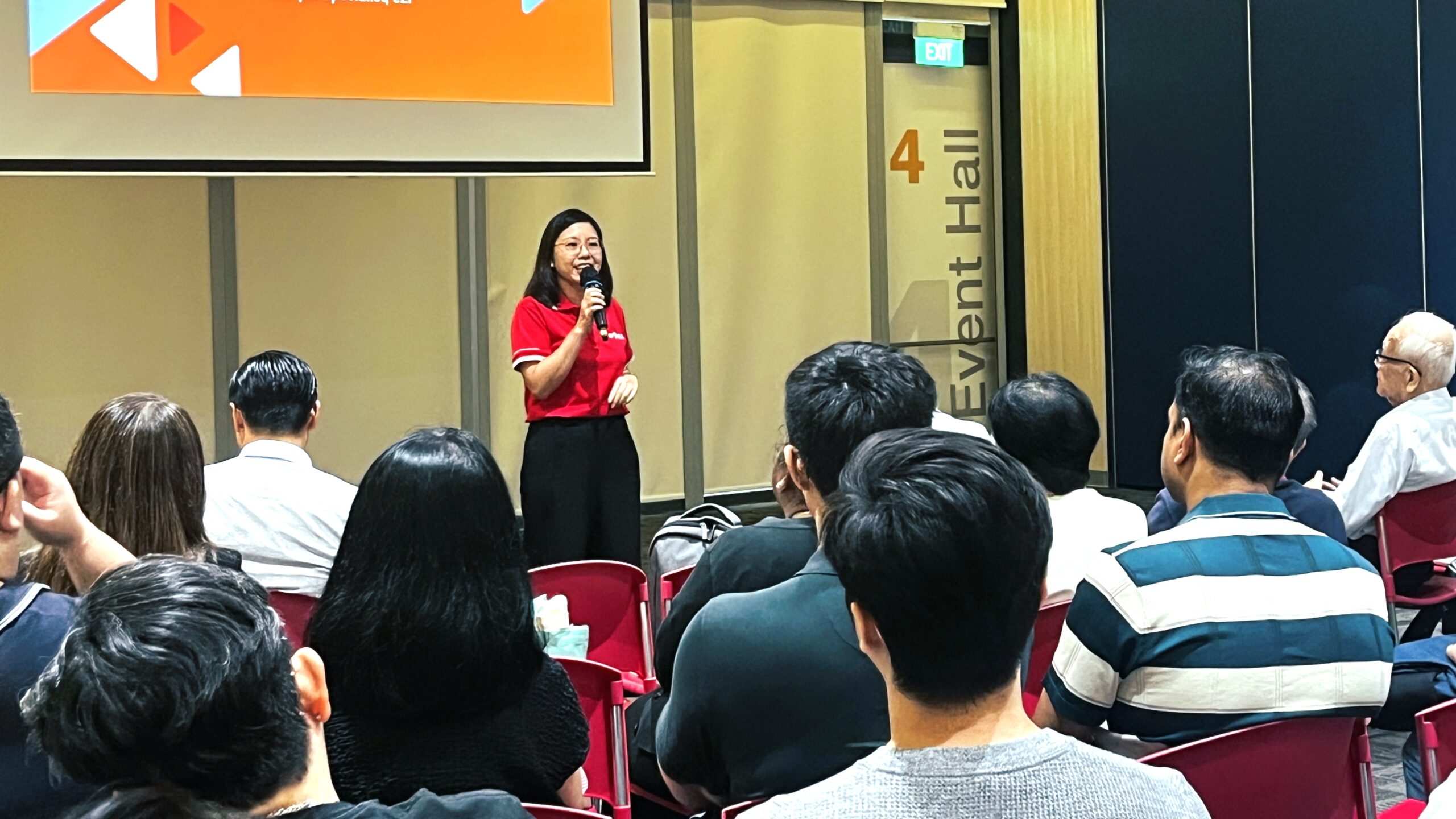 e2i's speaker addressing the crowd on 11 September's workshop.